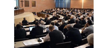 Los obispos argentinos invitan a 'ponerse la patria al hombro' y salir adelante